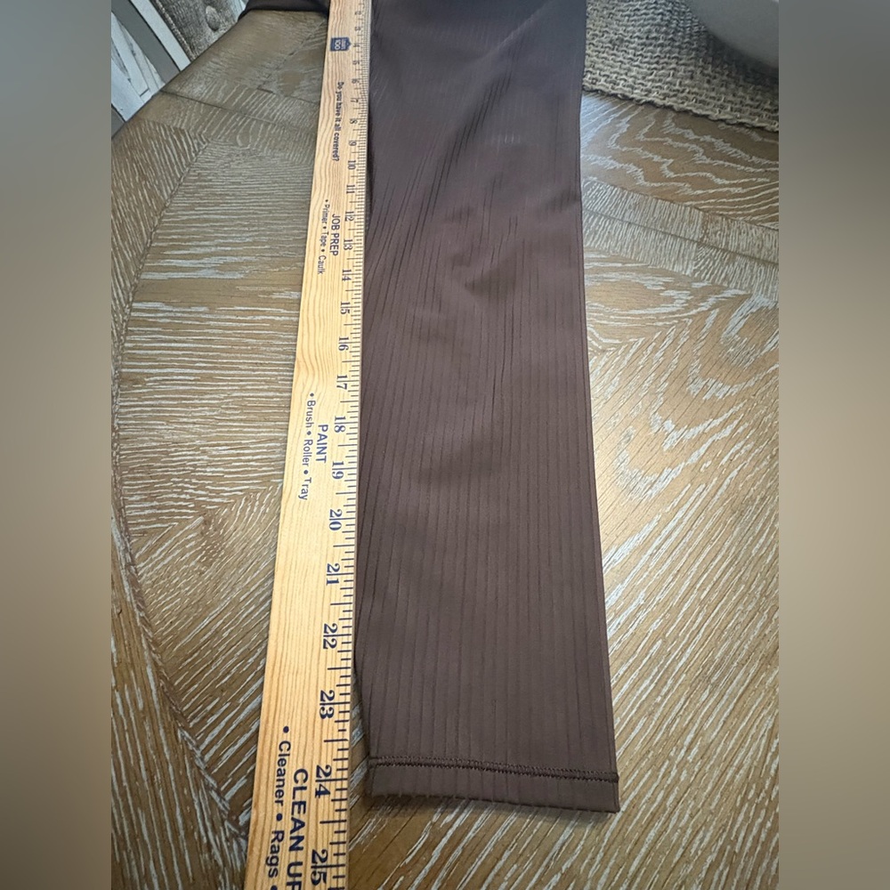 VUORI Inversion Rib Legging Size Medium - Picture 11 of 13